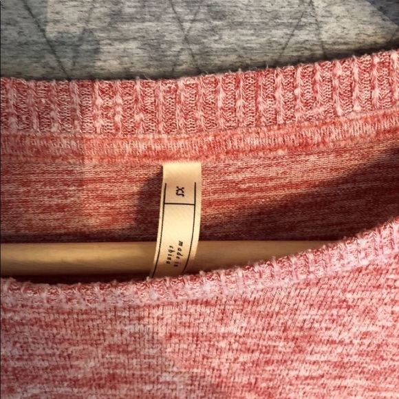 very soft pink aeropostale sweater - Picture 3 of 3